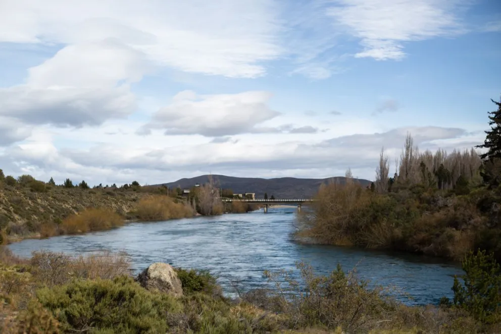 No encuentran a un joven de 19 años arrastrado por el río Limay