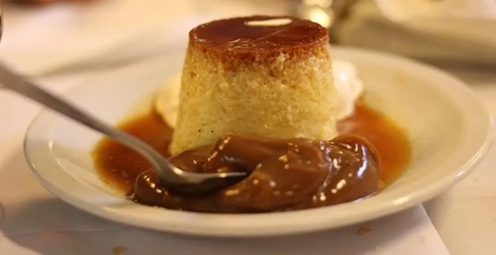 Rico y fácil de preparar: flan de dulce de leche y coco en sólo ¡15 minutos!