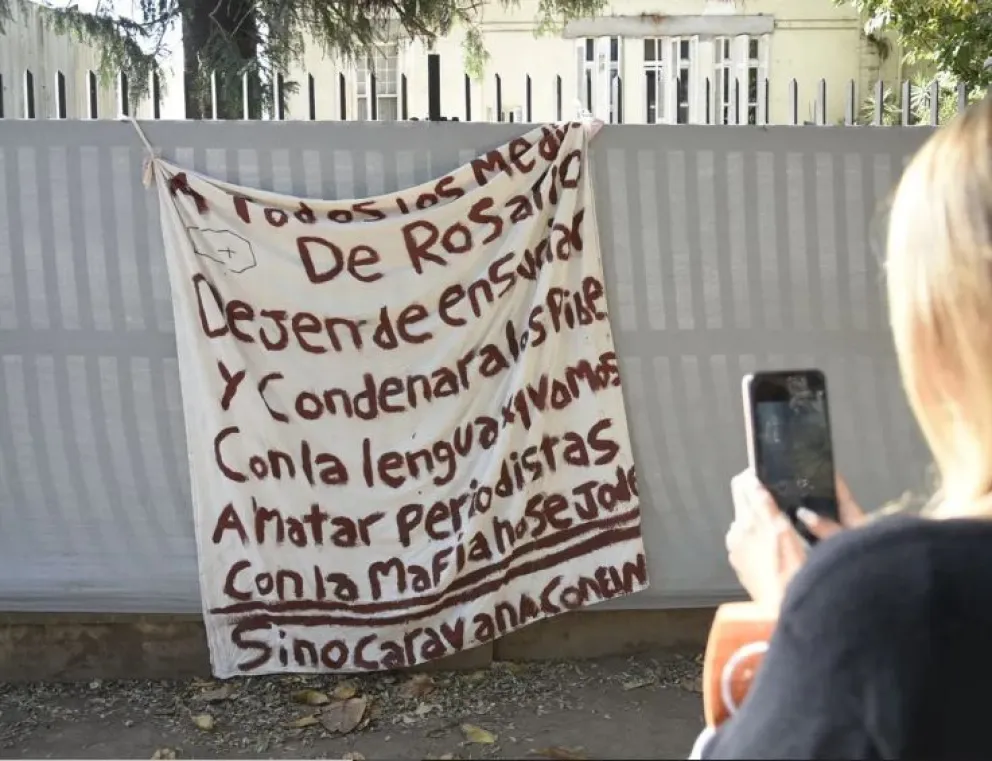Terrible amenaza de narcos en la puerta de un canal de Rosario: “Vamos a matar periodistas”