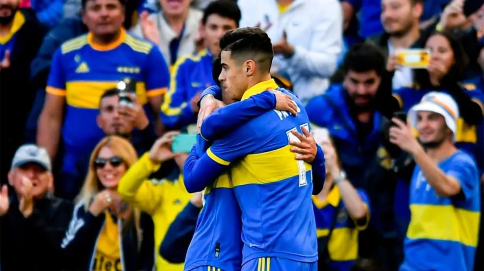 Boca, dueño de un invicto de doce fechas, visita esta tarde a Sarmiento: hora, TV y formaciones
