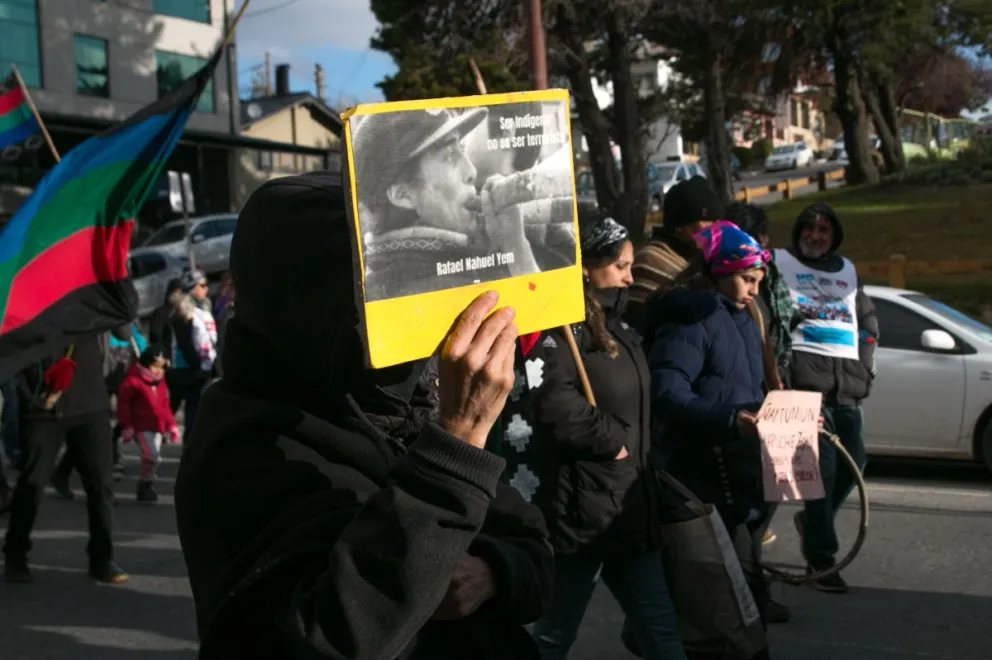 Reclamo de la comunidad mapuche en el recital de La Delio Valdez 