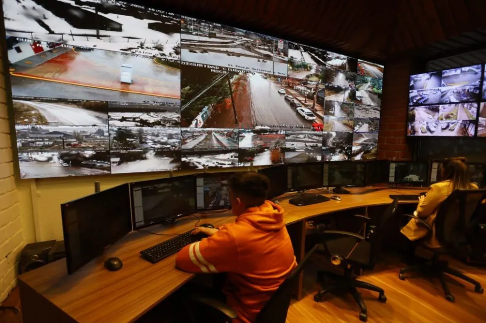 Continúa la instalación de cámaras domo de videovigilancia  en Bariloche