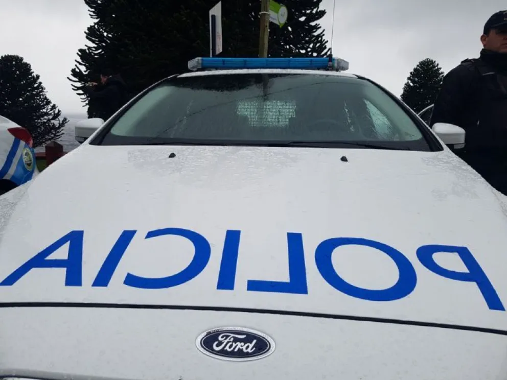 Una mujer sufrió golpes en un choque entre un auto y una camioneta 