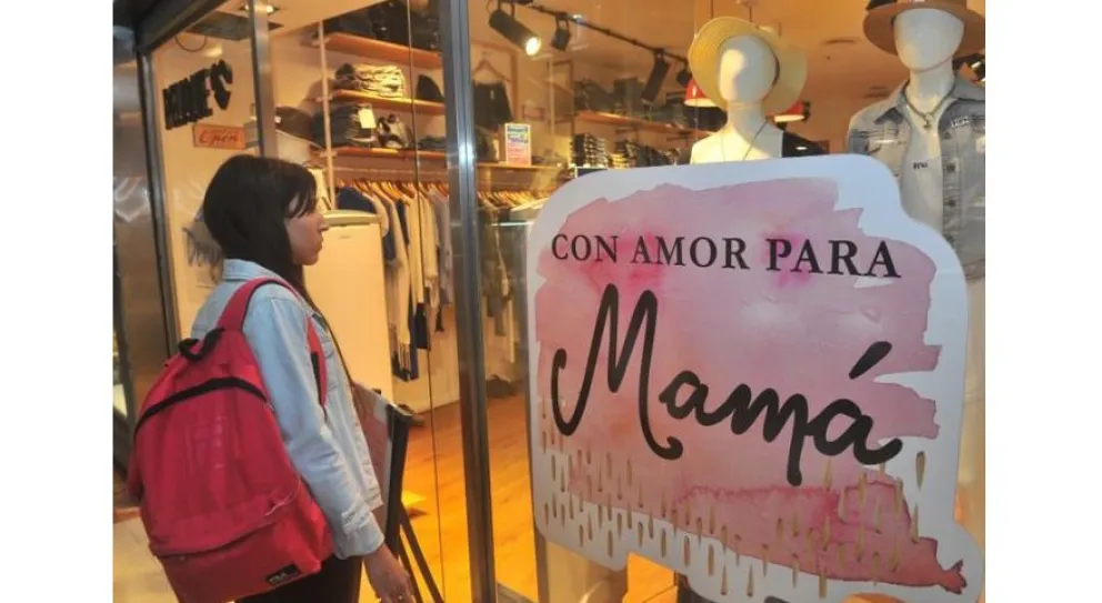 Realizan operativo de control de precios y ventas de cara al Día de la Madre
