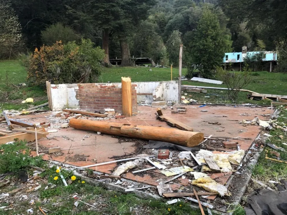 ¿Cómo decidieron actuar los mapuches que se reunieron en Bariloche con respecto a la situación en Villa Mascardi?