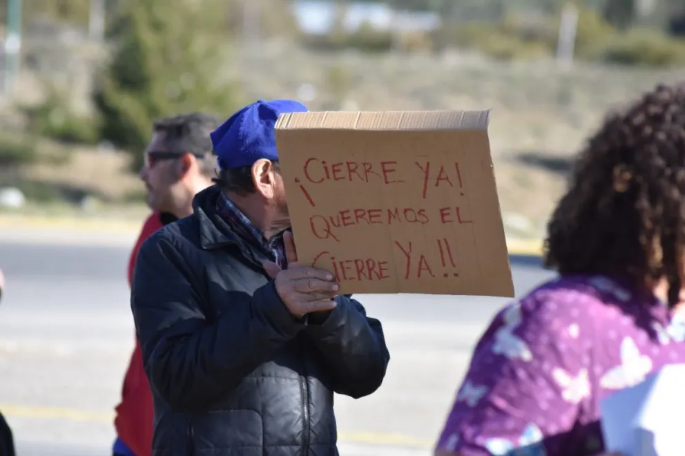 El vertedero del humo y del hartazgo: vecinos se manifestaron en la rotonda de Diarco