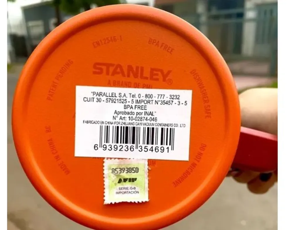 La Aduana secuestró 4.100 termos Stanley truchos: cómo identificarlos