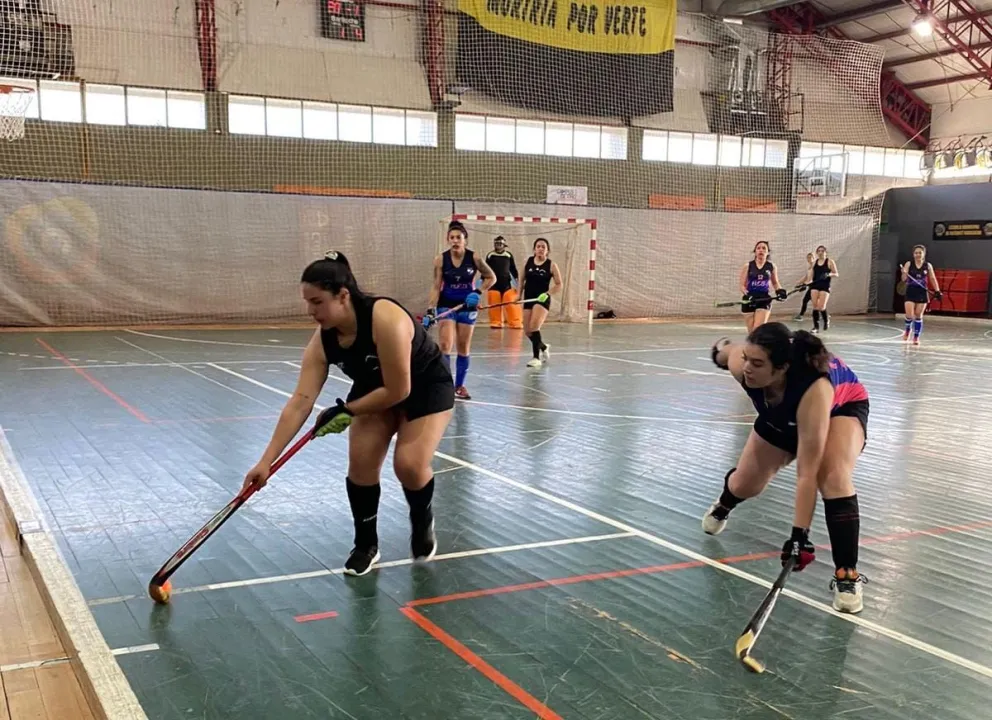 Más hockey: habrá un encuentro con equipos de Bariloche y Dina Huapi en el Gimnasio 3