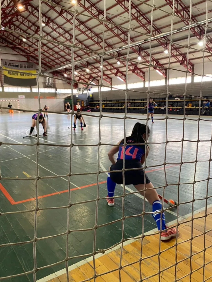 Festejo del aniversario de la ciudad a puro hockey