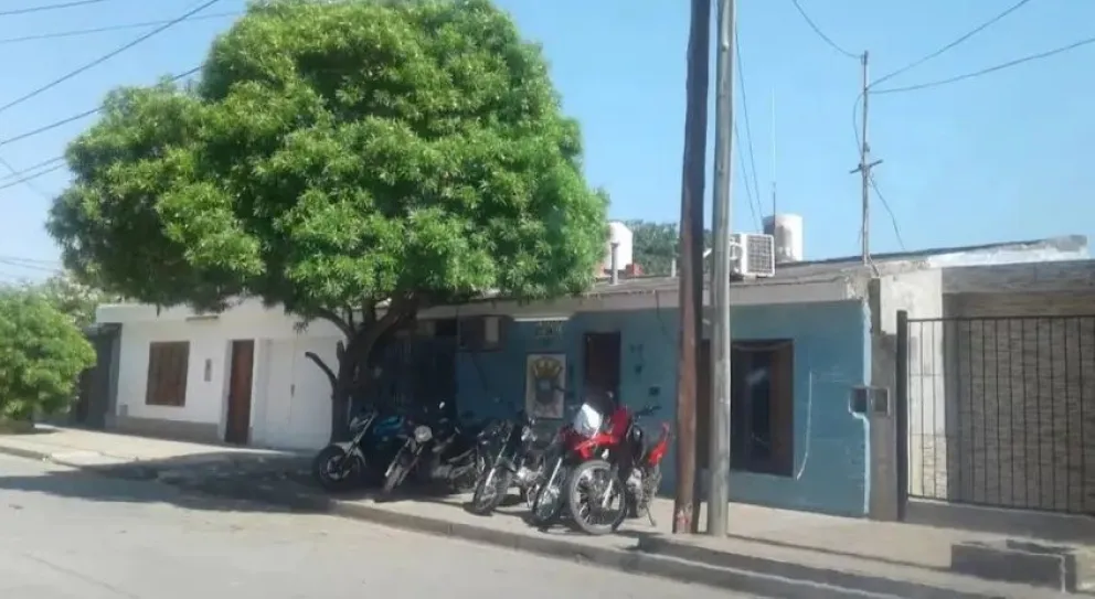 Fue detenido por robar, dijo que lo “perseguían demonios” y se mató de un golpe contra el piso