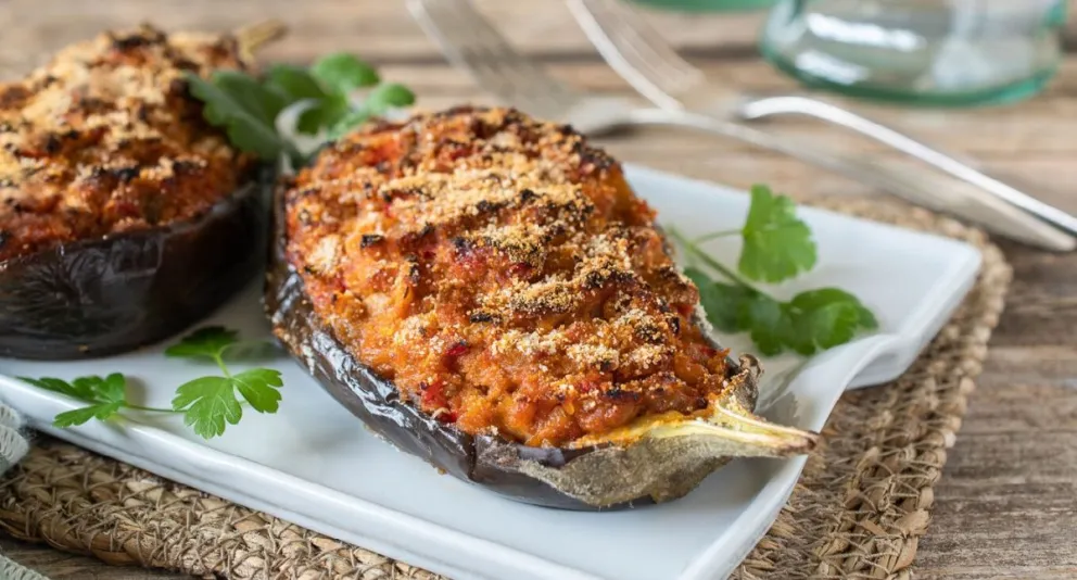 Fácil y nutritiva: berenjenas rellenas de atún
