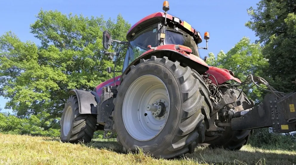 Conmoción: una niña de 4 años murió tras ser arrollada por un tractor que conducía su madre