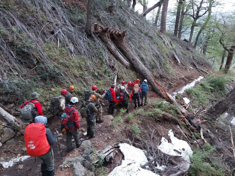 Tras doce horas de operativo rescataron a un vecino insulinodependiente del refugio Frey