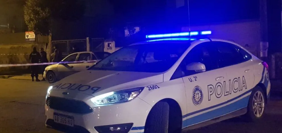 Ladrones rompieron el vidrio de un auto y se llevaron elementos que estaban a la vista