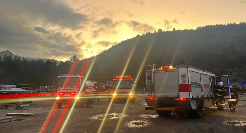 Incendio en un galpón ubicado sobre la Ruta 40