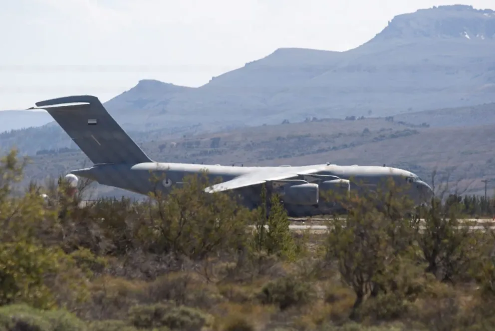 Un avión militar de Emiratos Árabes se encuentra retenido en el Aeropuerto de Bariloche
