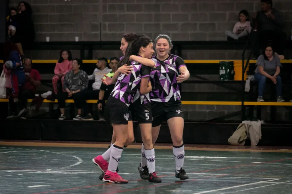 Fenix y El Team Negro protagonizarán la gran final femenina