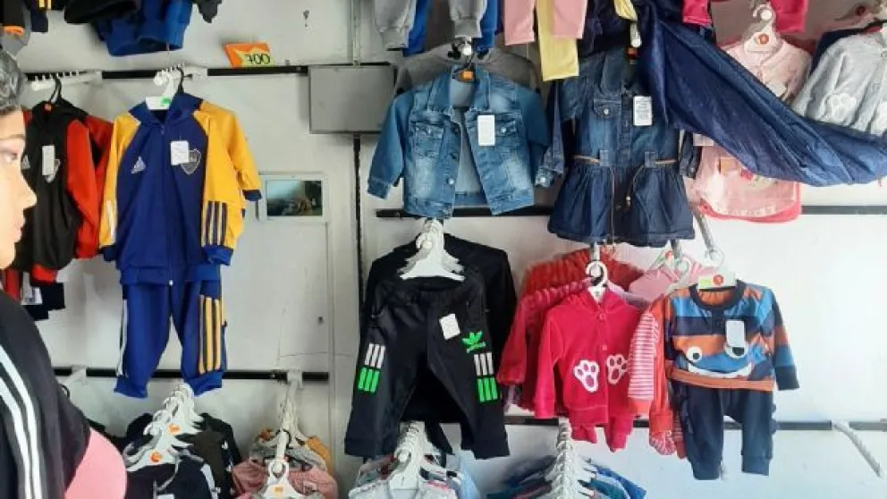 "Si joden lo hago ya": Massa advirtió que abrirá la importación de ropa si siguen aumentando los precios