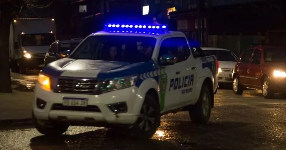 Chocó contra un patrullero, no tenía documentación y dio positivo en la alcoholemia  