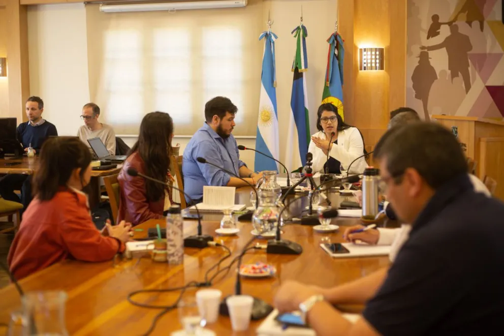 Fuerte repudio de funcionarias municipales: "Basta de estos comportamientos de 'guapo' con las mujeres"