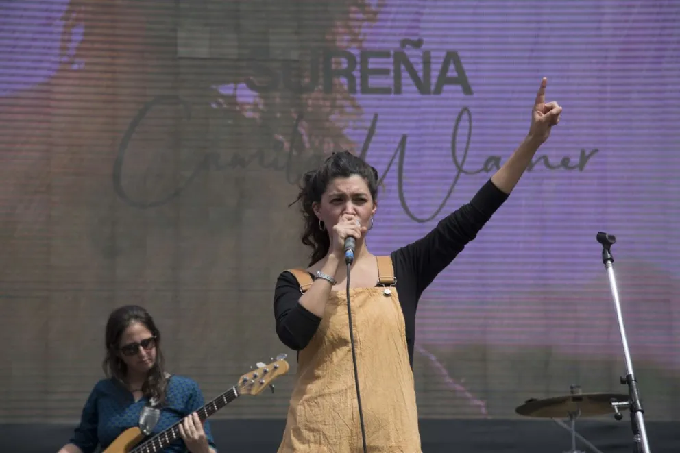 Vuelve Camila Warner junto con La Surería