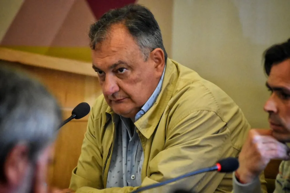 Apareció Gennuso, se disculpó con concejales y dio sus respuestas en un clima tenso