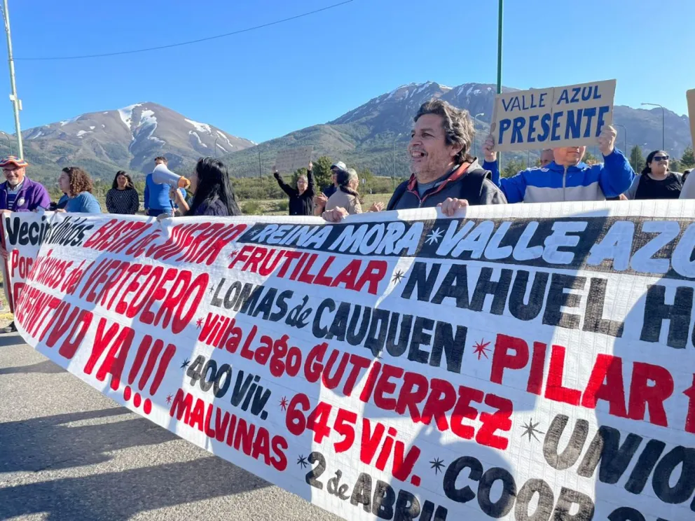 Vecinos están hartos: "Basta de promesas..."