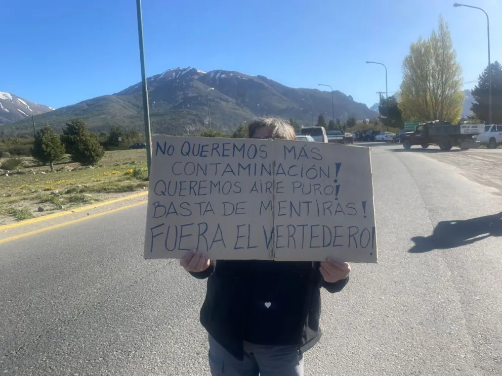Imagen de archivo: una mujer reclama por la situación del vertedero.