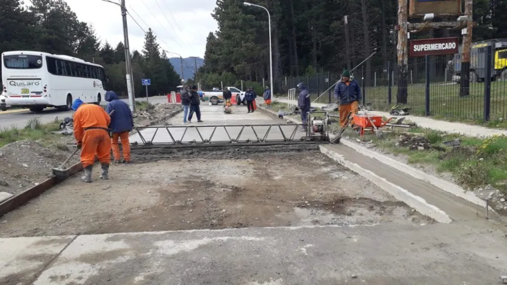 Empezó la pavimentación de la colectora del km 13