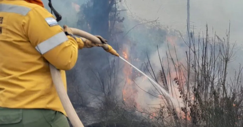 A cinco días de que finalicen las quemas controladas, tuvieron que apagar un incendio en Ñirihuau