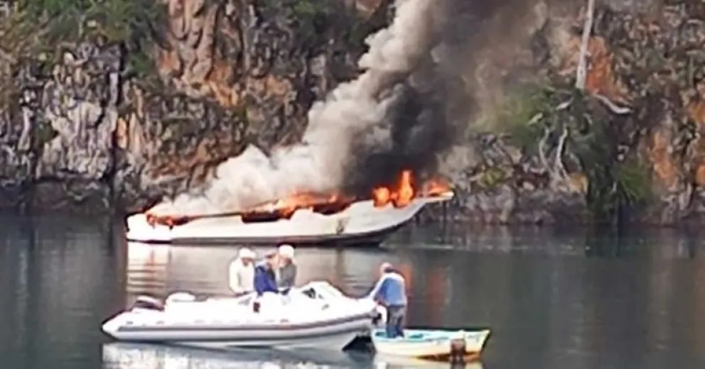 Ardió un yate en el lago Nahuel Huapi