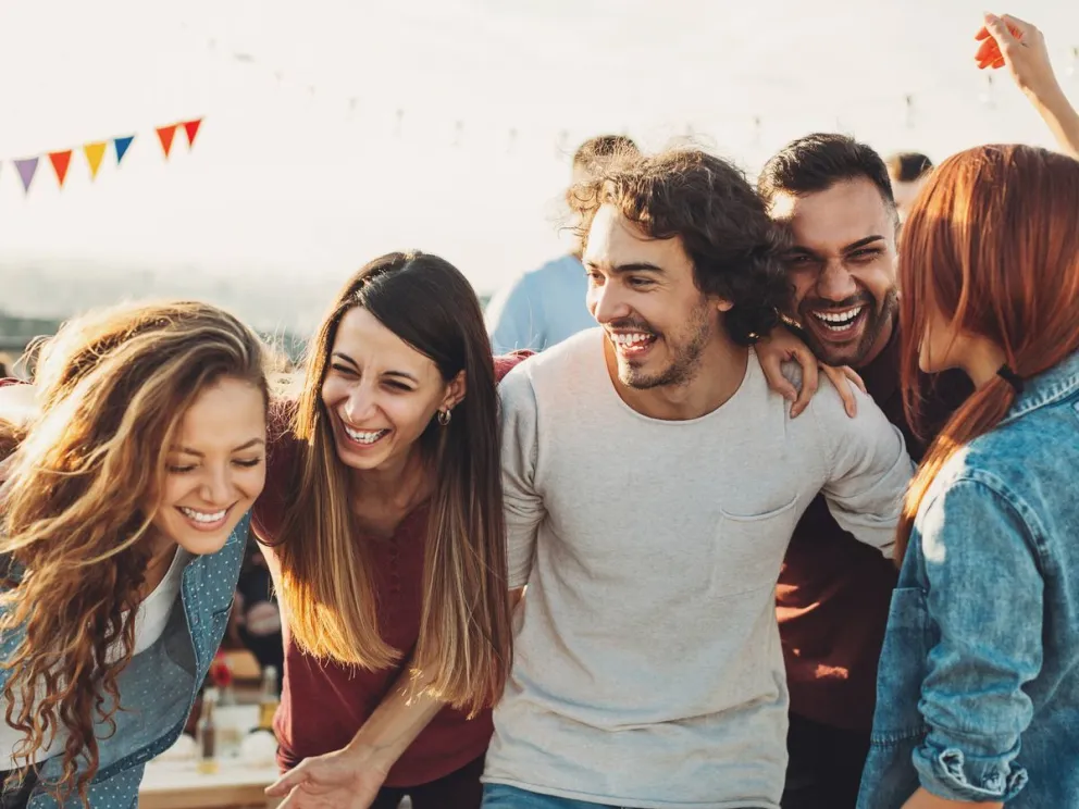 ¿Cuántos amigos necesitás realmente? La ciencia responde