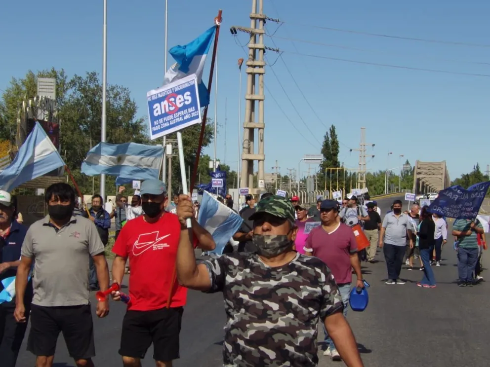 Tres retirados de la Policía caminarán 543 kilómetros para ser escuchados