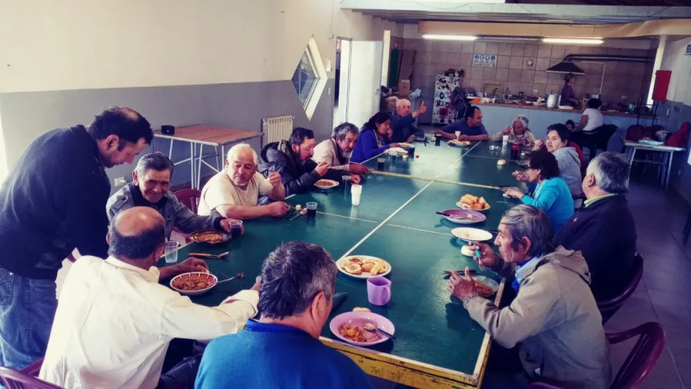 Personas mayores del Newenche están organizando una fiesta pero les faltan insumos