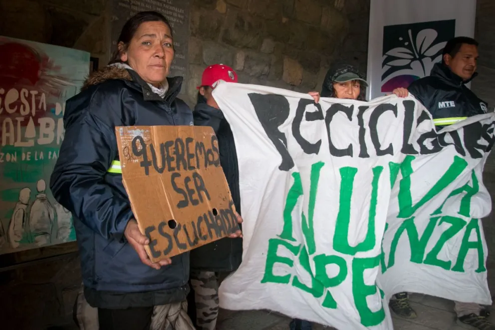 "Somos 80 familias y nos pagan $13 el kilo de cartón ¿de que vamos a vivir si cierran el basurero?"