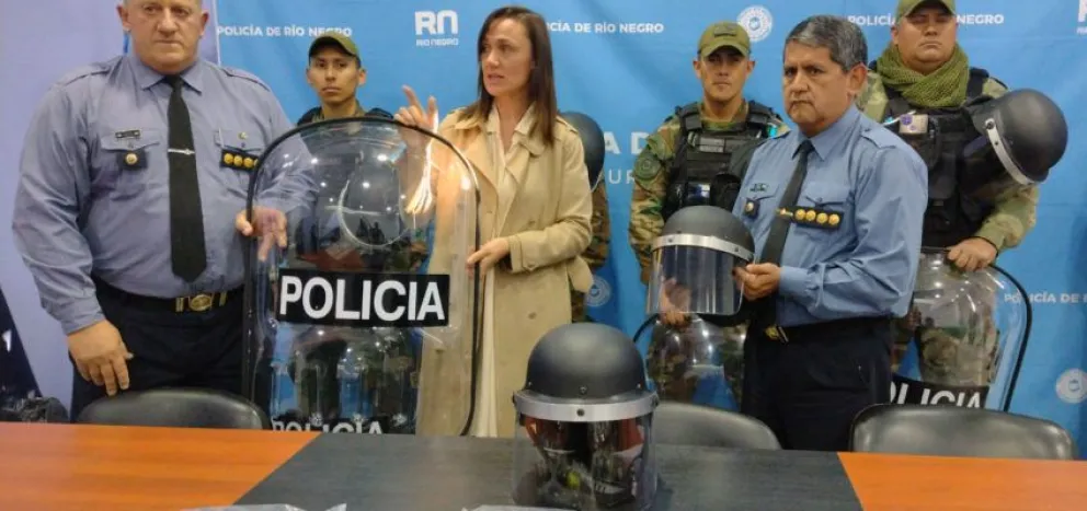 Entregaron escudos y cascos para los grupos COER de la Policía de Río Negro