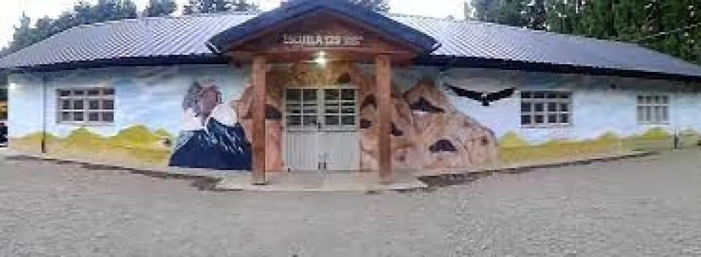 Comunidad educativa de la Escuela 129 invita a reflexionar por una publicación de El Cordillerano