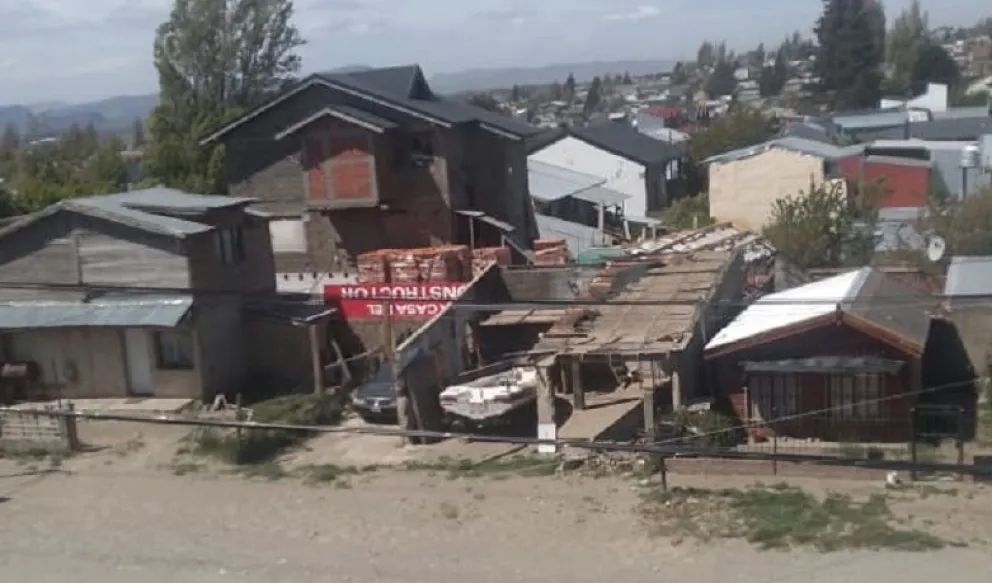 Los fuertes vientos provocan estragos en la región, también en Bariloche