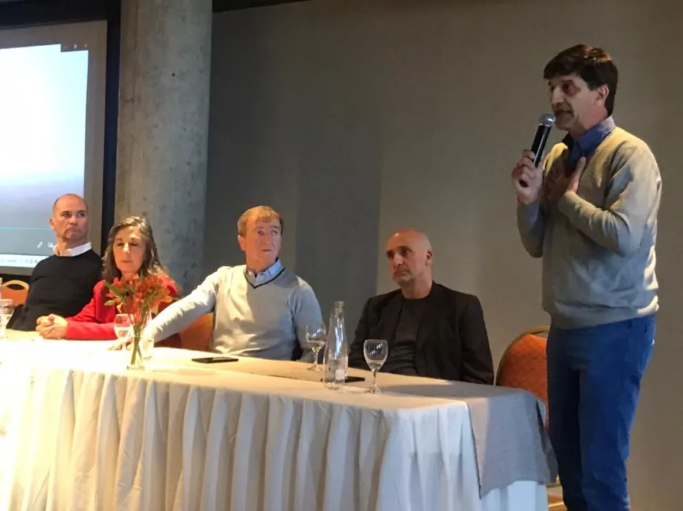 Tortoriello presentó a su compañero de fórmula y hubo duras críticas contra su persona
