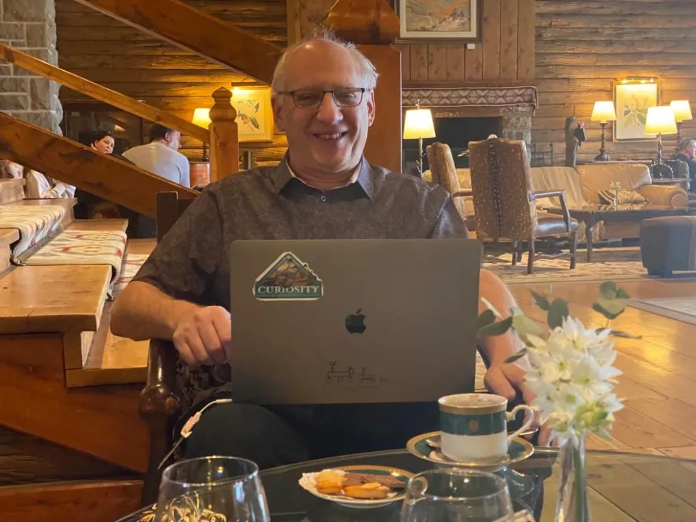 "Hoy puedes ser parte de la carrera espacial desde Bariloche"