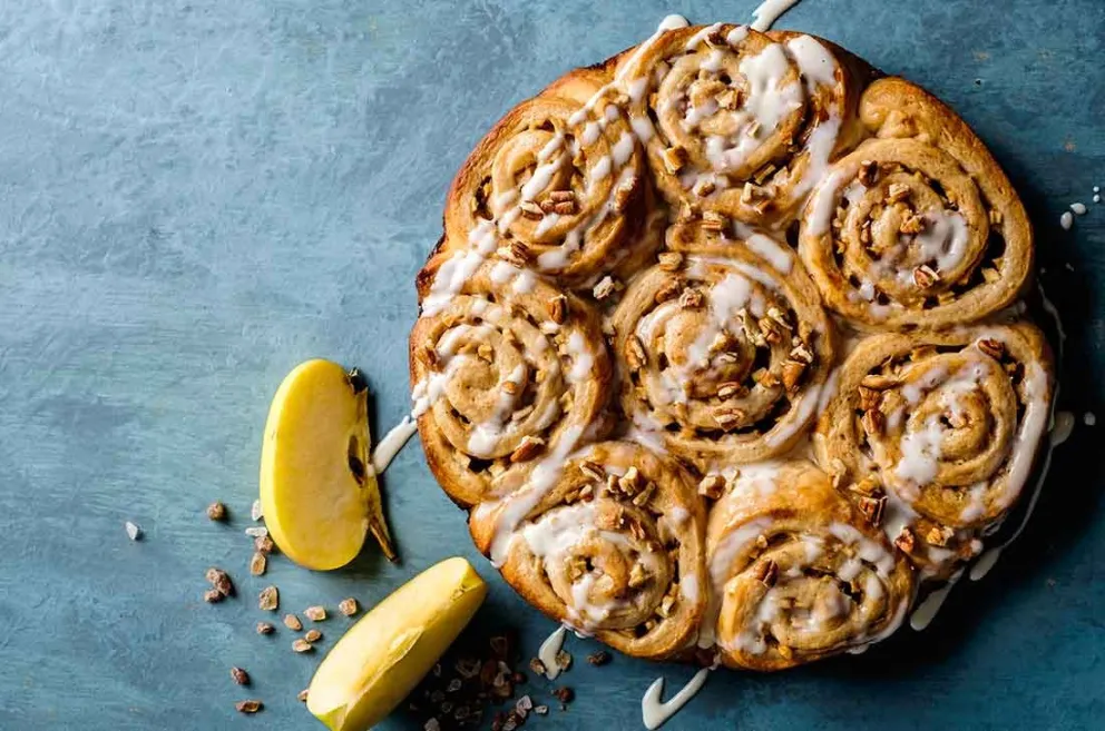 Riquísimos: hacé en rolls de canela y manzana para la merienda