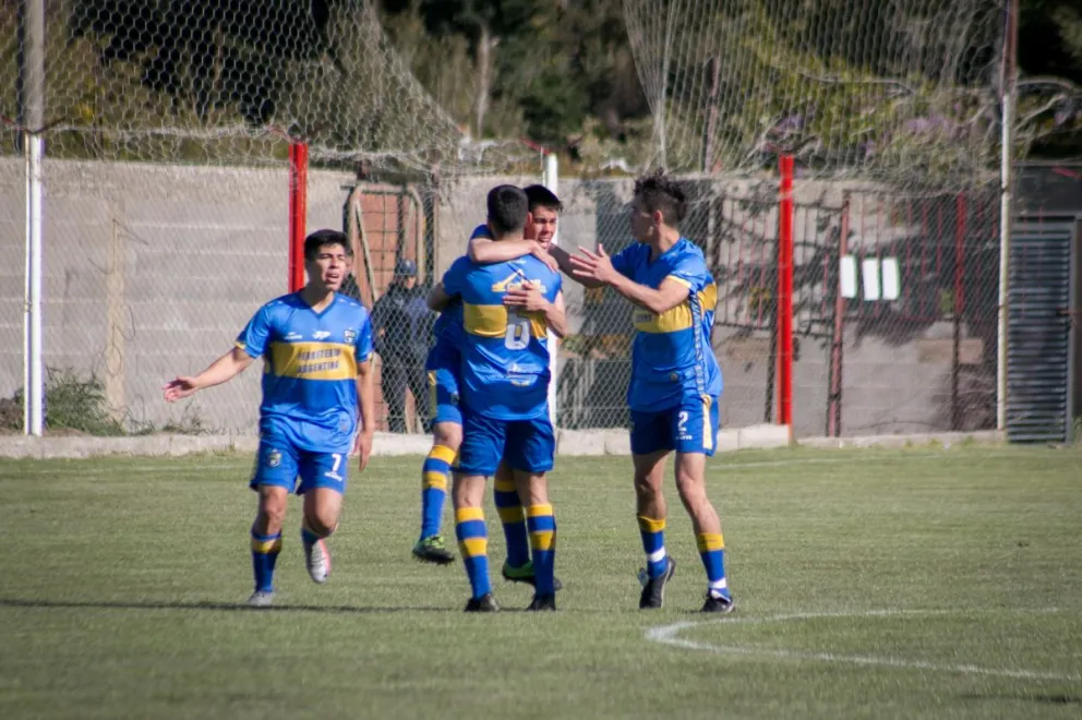 Los dos eliminados: Belgrano goleó a Estudiantes y el que sigue es Cruz del Sur