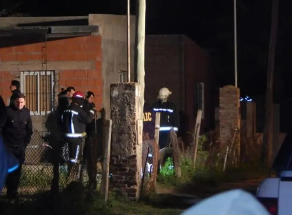 Horror: encontraron a dos bebés enterradas en el patio de una casa 