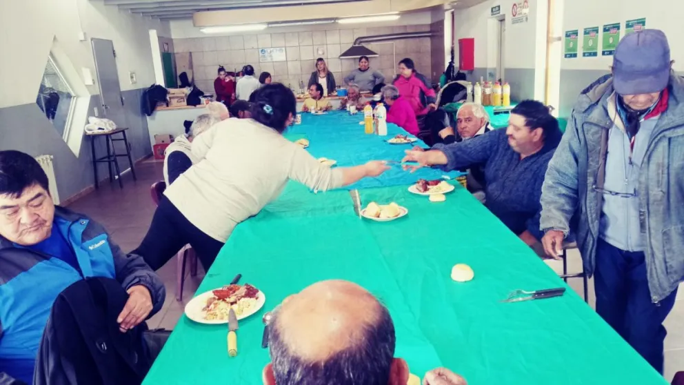Los adultos mayores del Newenche tuvieron su fiesta de la familia