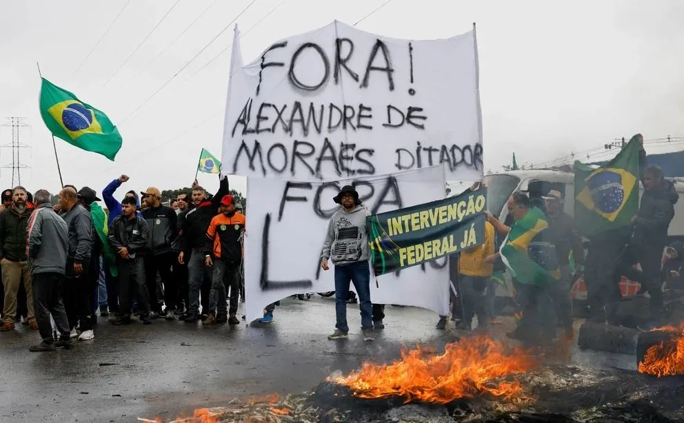 Tras no reconocer el triunfo de Lula, más de 150 rutas siguen cortadas por bolsonaristas