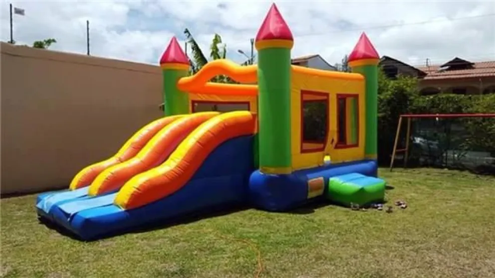 Salta: un niño lucha por su vida tras caer de un castillo inflable elevado por el viento