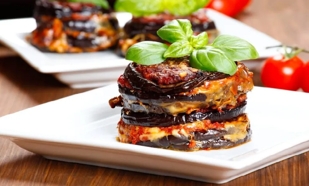 Milhojas de berenjena y queso: para preparar en 15 minutos