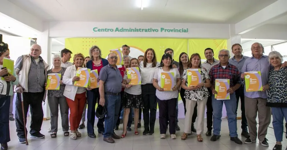 En Bariloche, la gobernadora otorgó veinte nuevas escrituras de vivienda