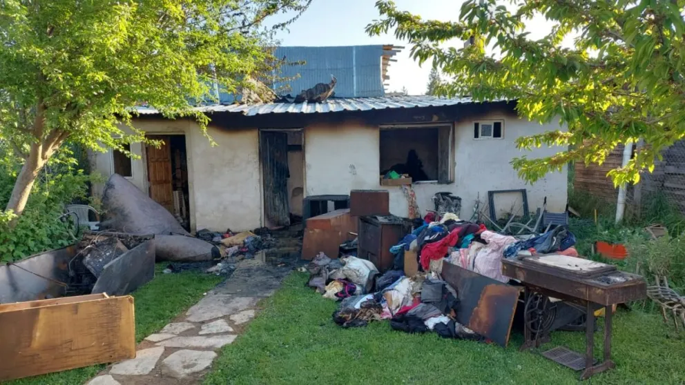 Realizan colecta a beneficio de la familia que sufrió pérdidas totales en voraz incendio