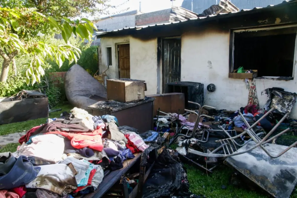 Continúa internada con respiración mecánica la mujer que sufrió quemaduras en un incendio de vivienda